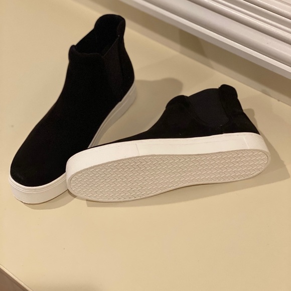 NWOT H&M Slip-On Ankle Sneaker Boot With Elastic sides - Picture 2 of 4